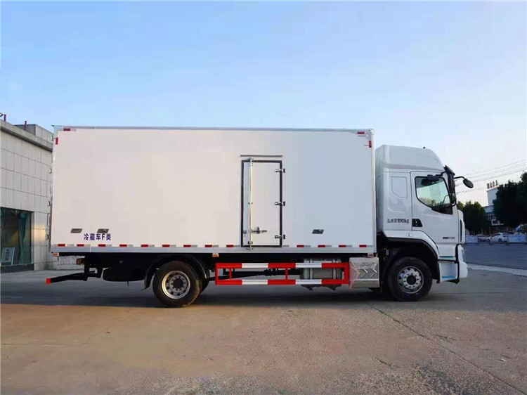 东风柳汽6.8米冷藏车-国六
