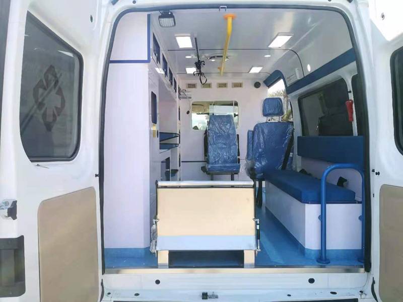 国六福特V348长轴中顶负压监护型救护车