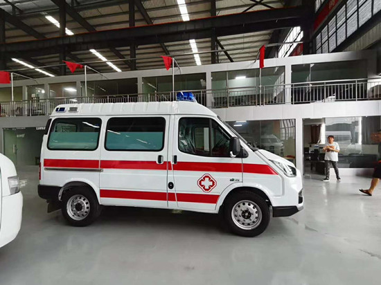 江铃特顺短轴中顶救护车