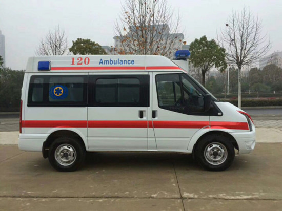 福特新世代V348短轴中顶救护车