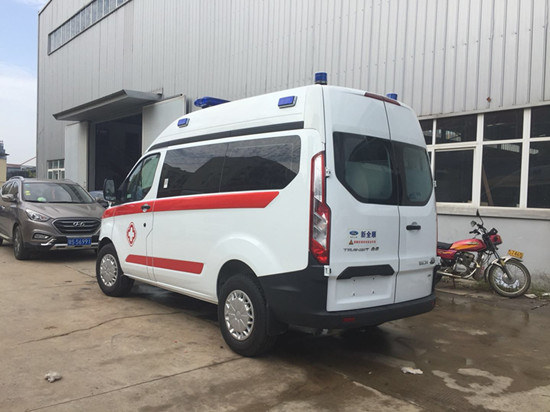 福特全顺短轴中顶救护车