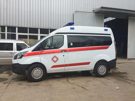福特全顺短轴中顶救护车