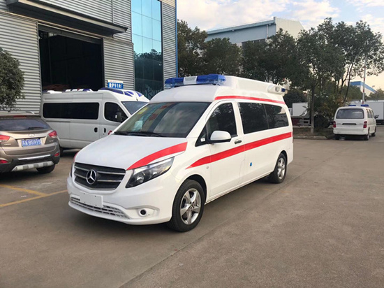 奔驰新威霆负压救护车